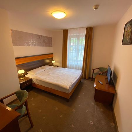 Hotel Grant Криница-Здруй Екстериор снимка