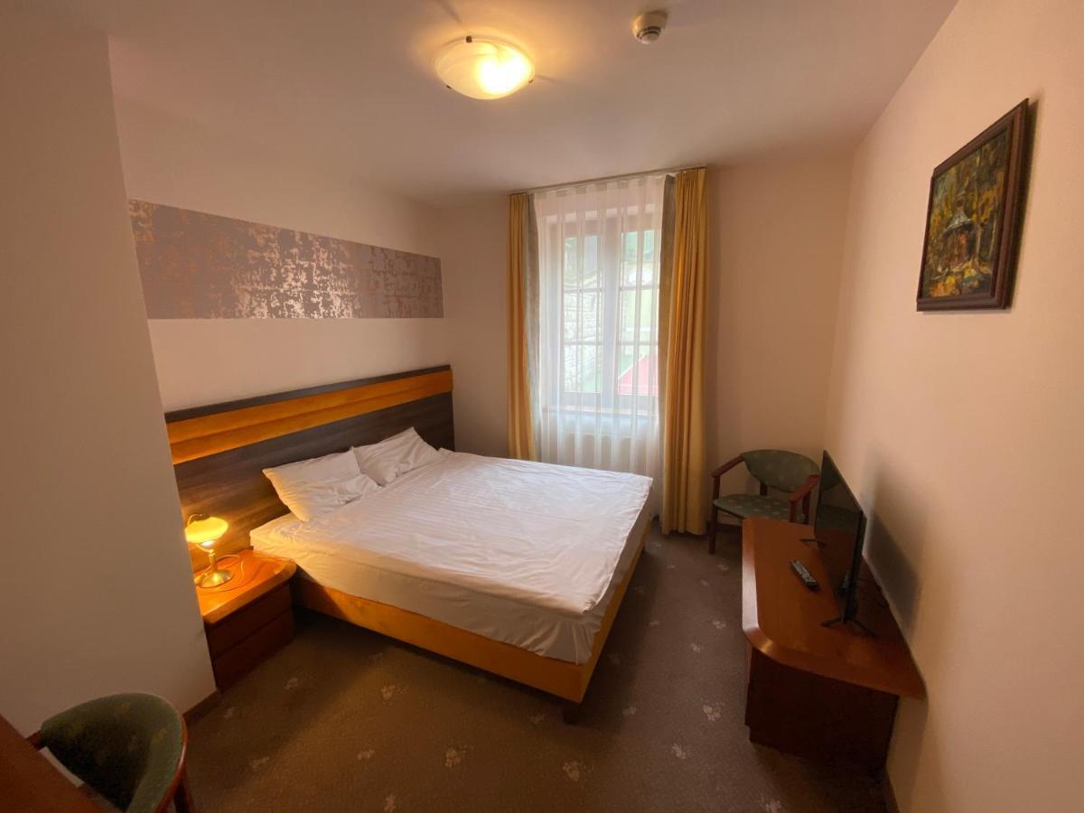 Hotel Grant Криница-Здруй Екстериор снимка