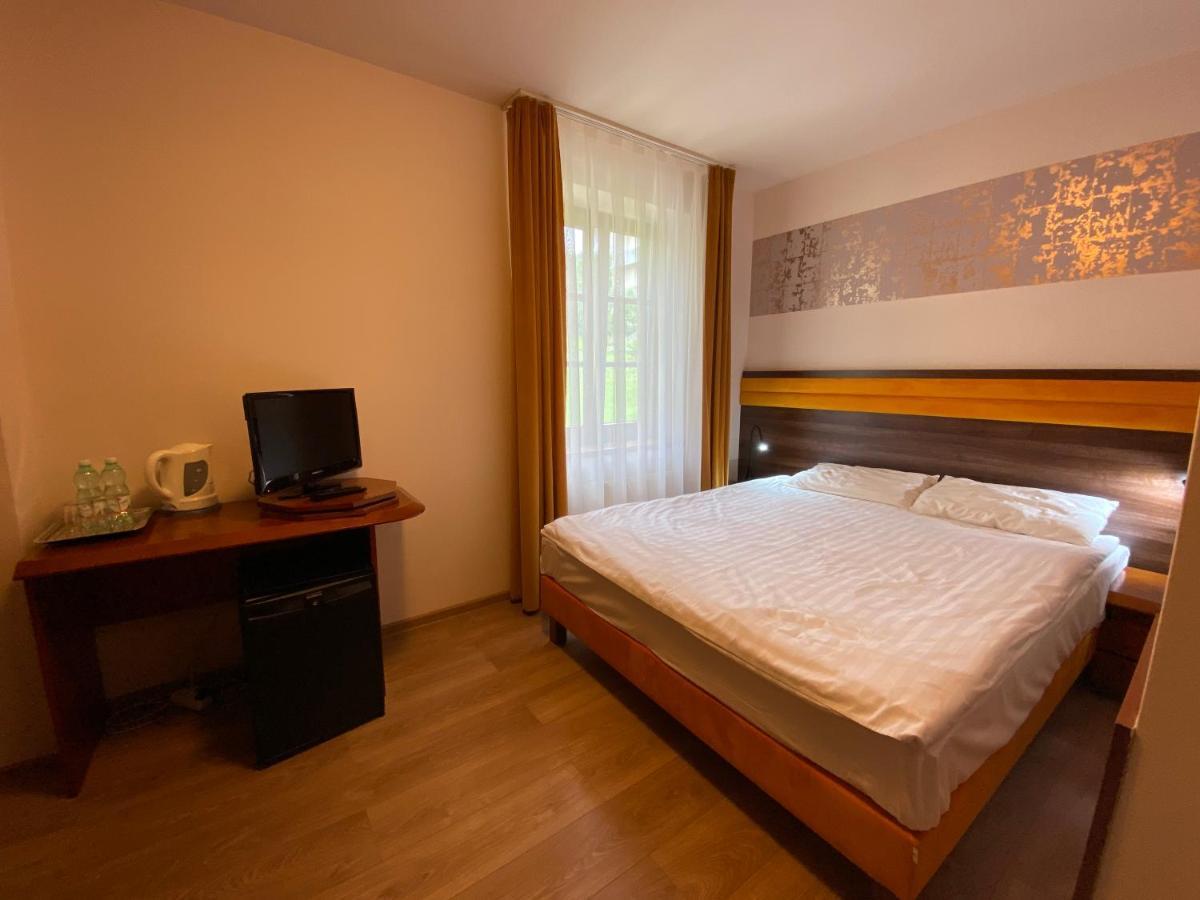 Hotel Grant Криница-Здруй Екстериор снимка