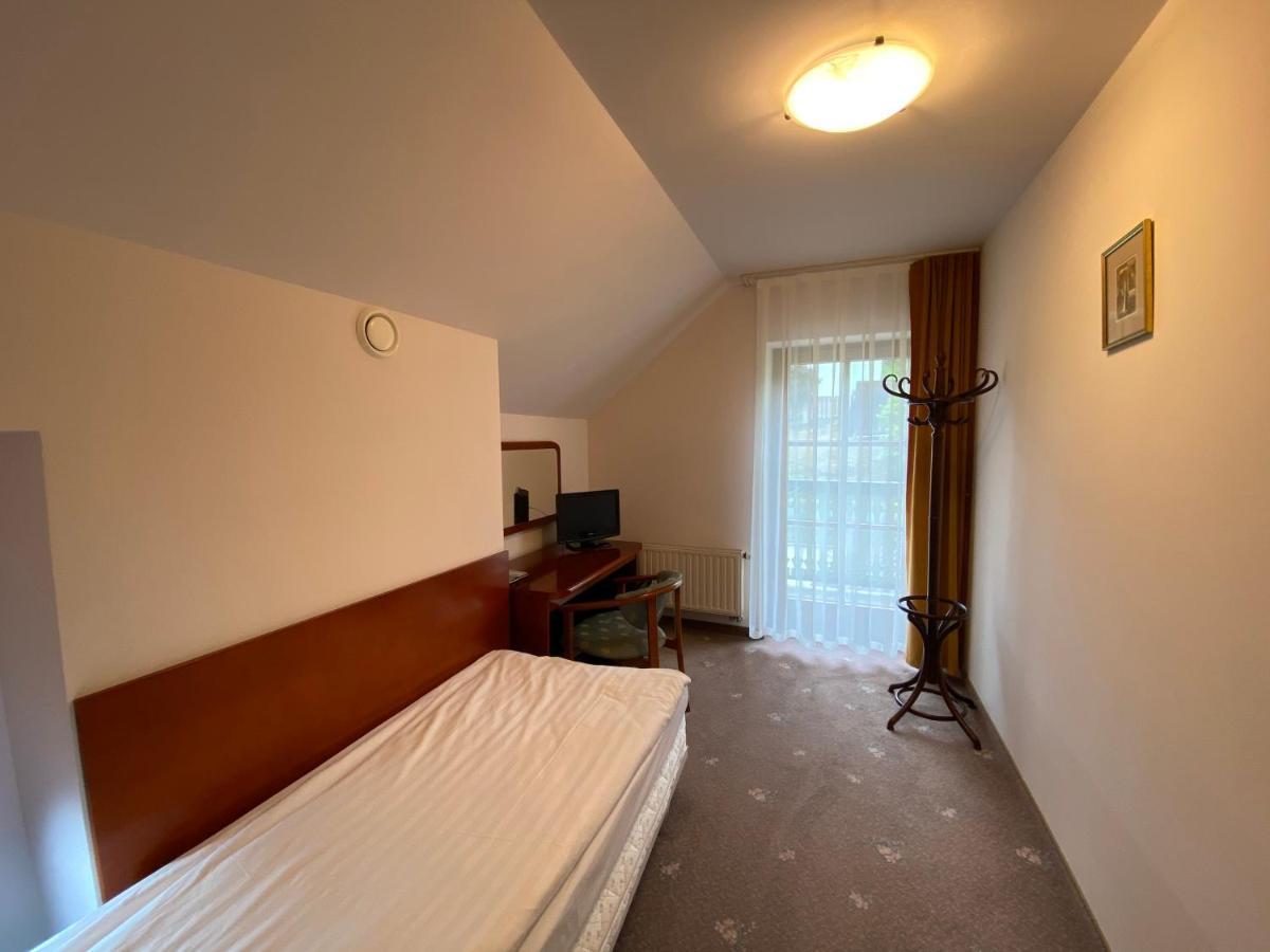 Hotel Grant Криница-Здруй Екстериор снимка