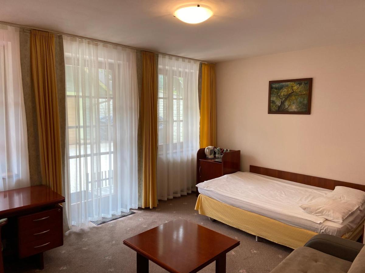 Hotel Grant Криница-Здруй Екстериор снимка