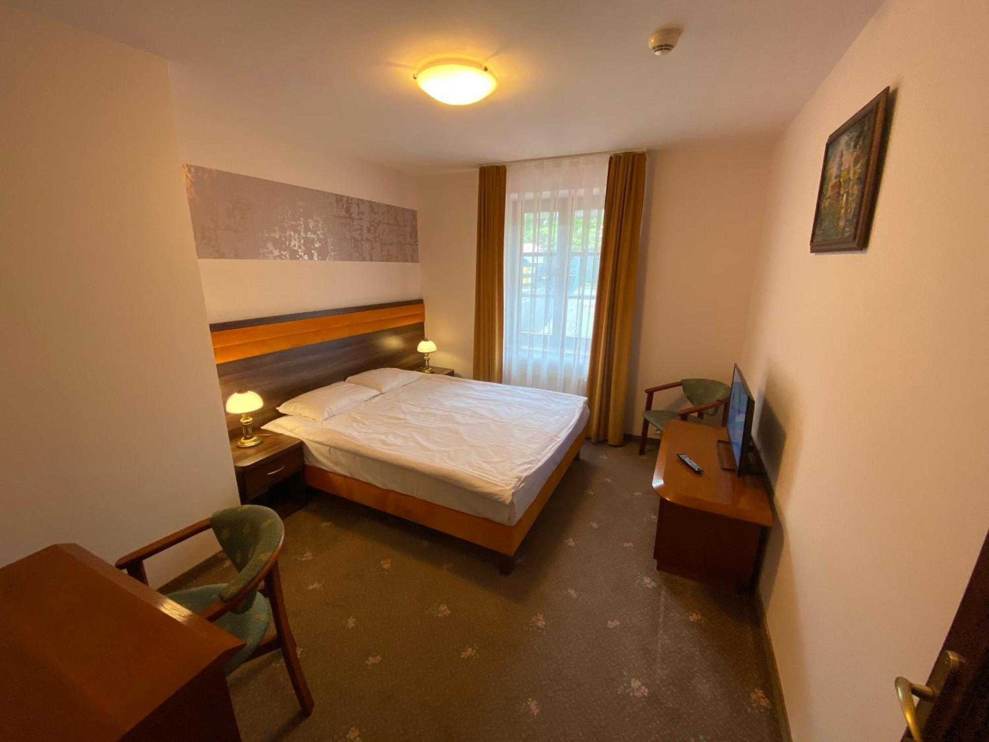 Hotel Grant Криница-Здруй Екстериор снимка