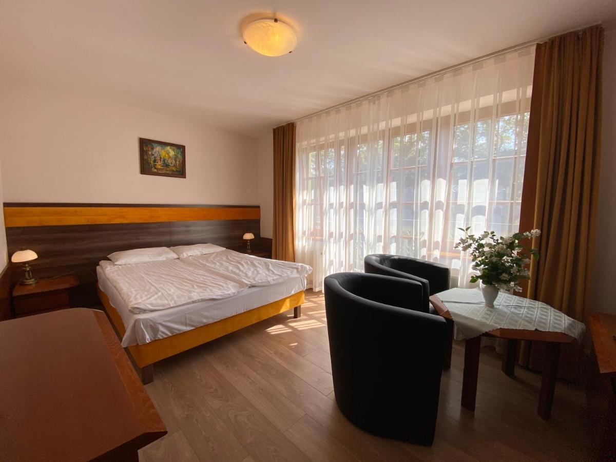 Hotel Grant Криница-Здруй Екстериор снимка