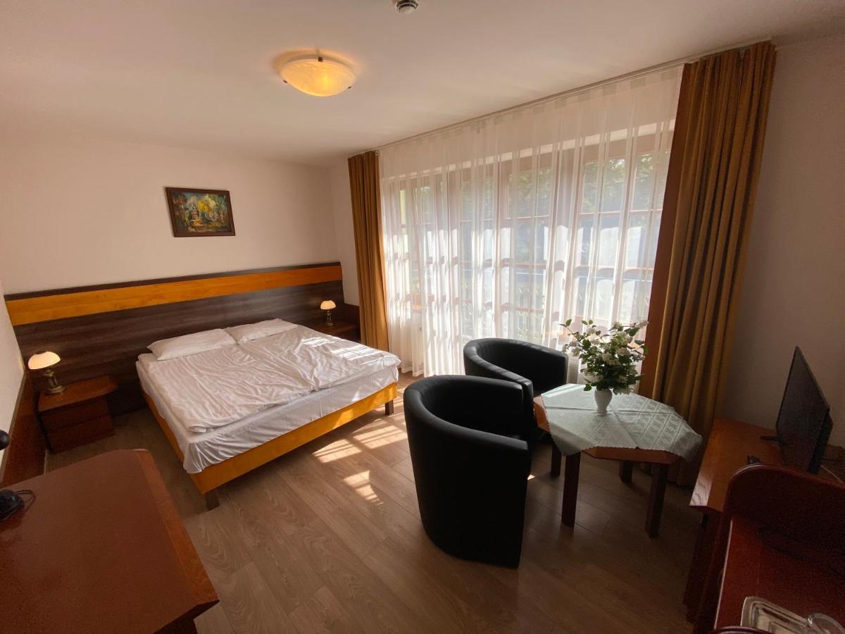 Hotel Grant Криница-Здруй Екстериор снимка