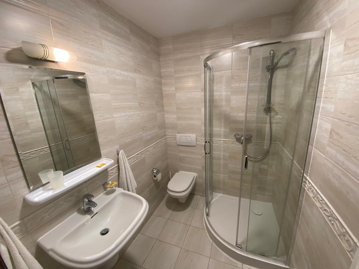 Hotel Grant Криница-Здруй Екстериор снимка