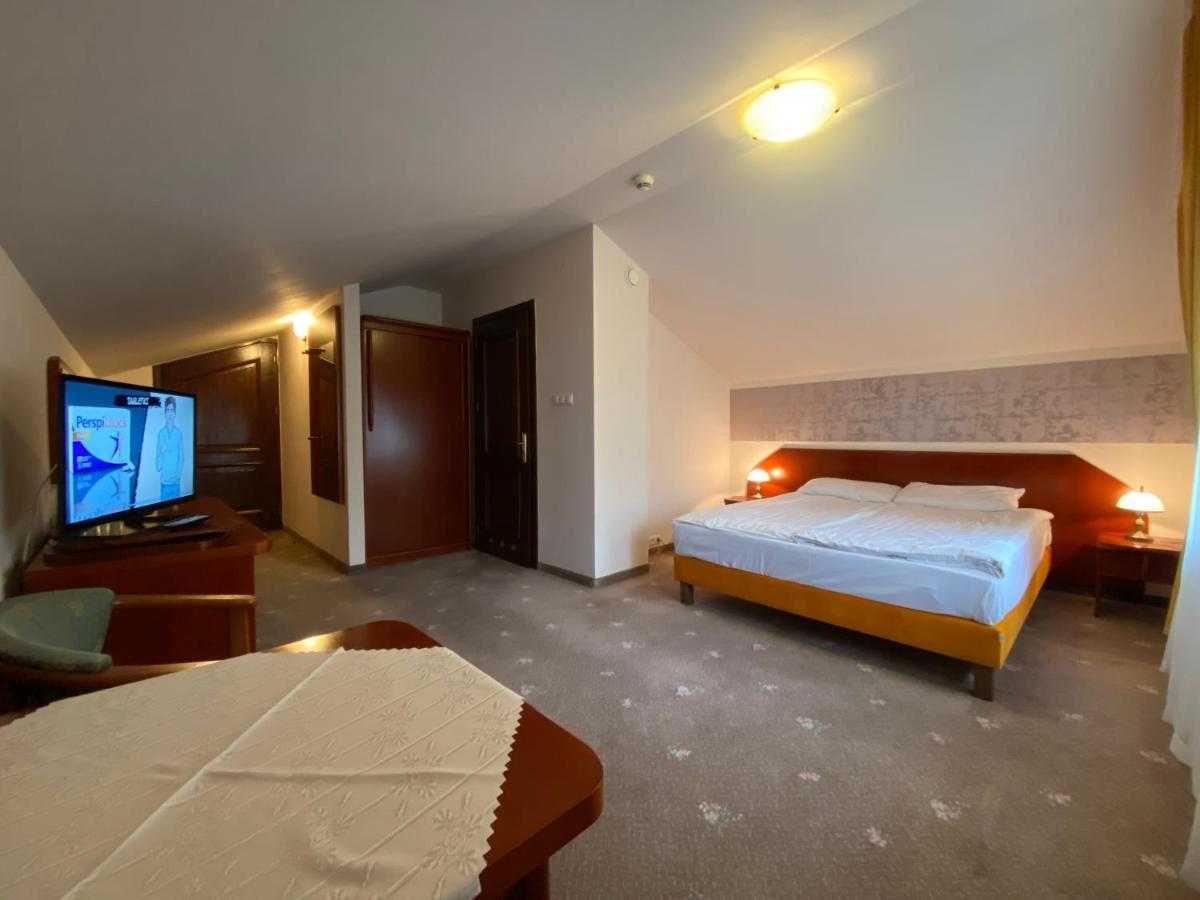 Hotel Grant Криница-Здруй Екстериор снимка