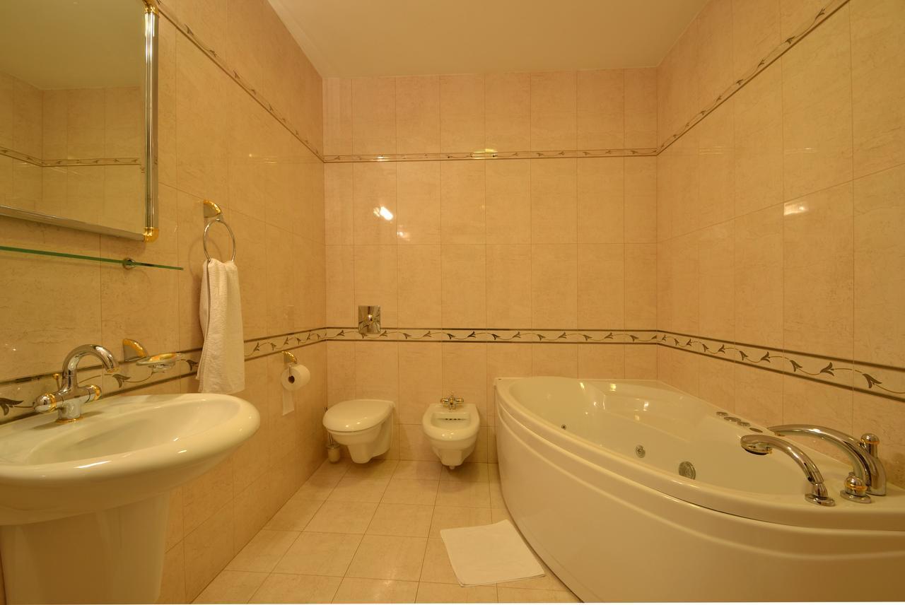 Hotel Grant Криница-Здруй Екстериор снимка