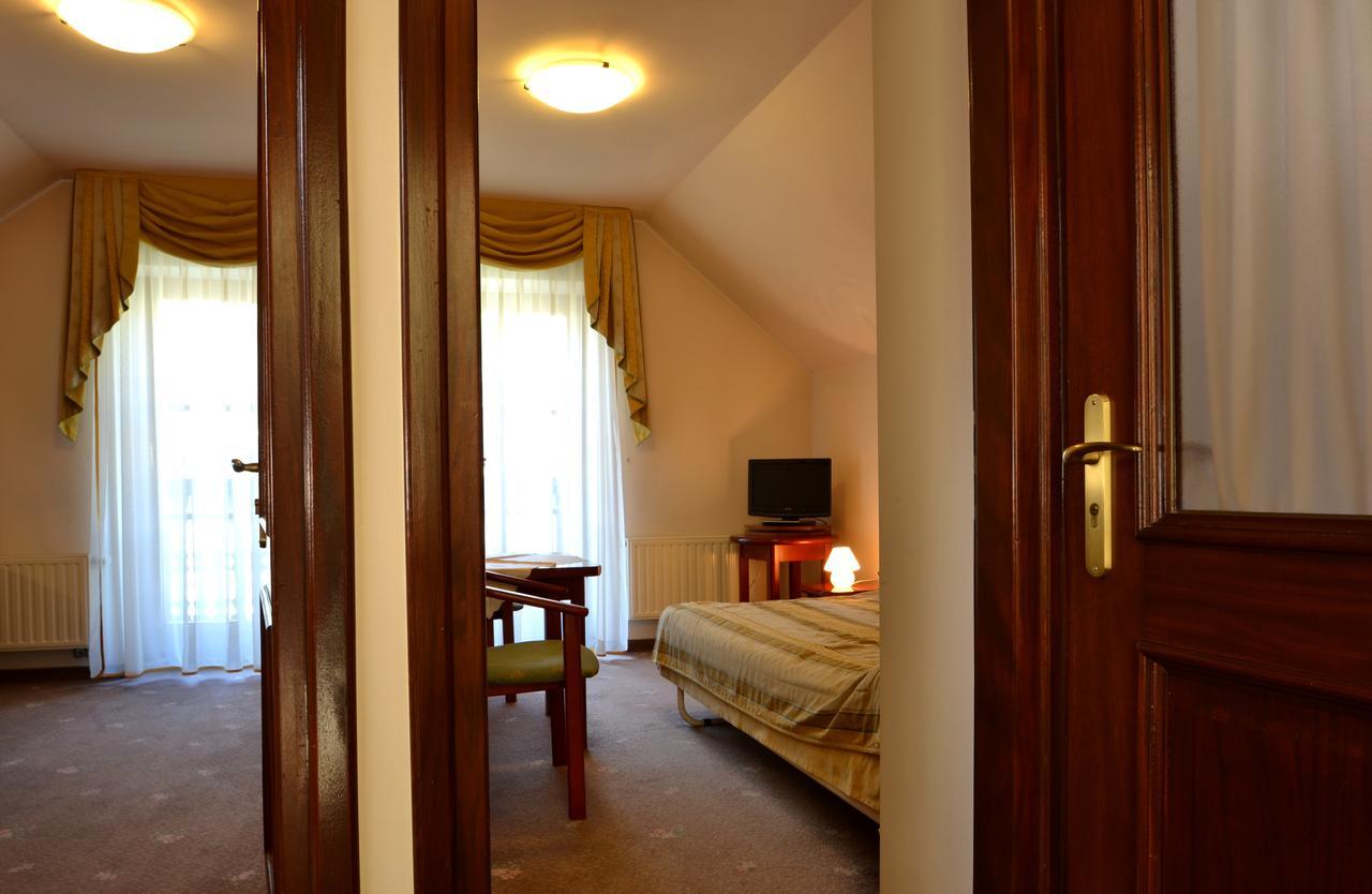 Hotel Grant Криница-Здруй Екстериор снимка
