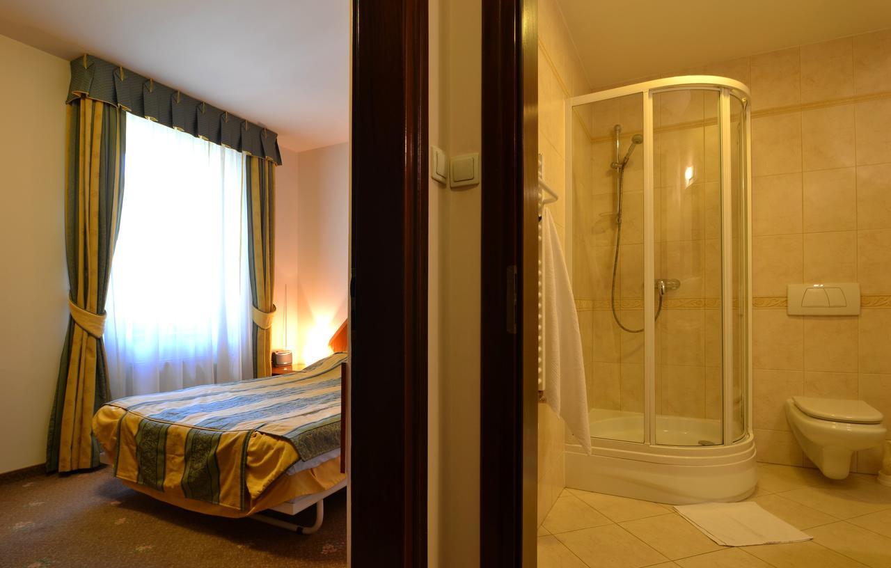 Hotel Grant Криница-Здруй Екстериор снимка